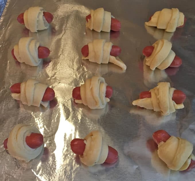 Quick and Easy Pigs in a Blanket ready to baked in an oven