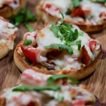 Pesto pizzas topped with tomatoes, bacon and mozzarella cheese.