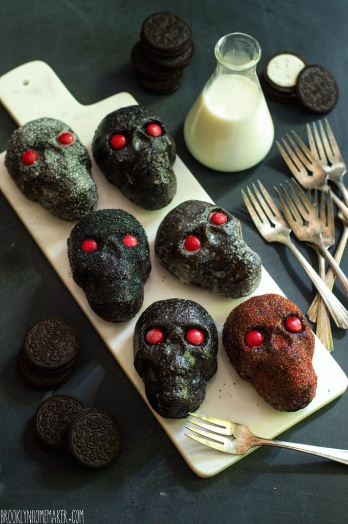 Dark Chocolate Oreo-Mini-Skull-Cakes for Halloween