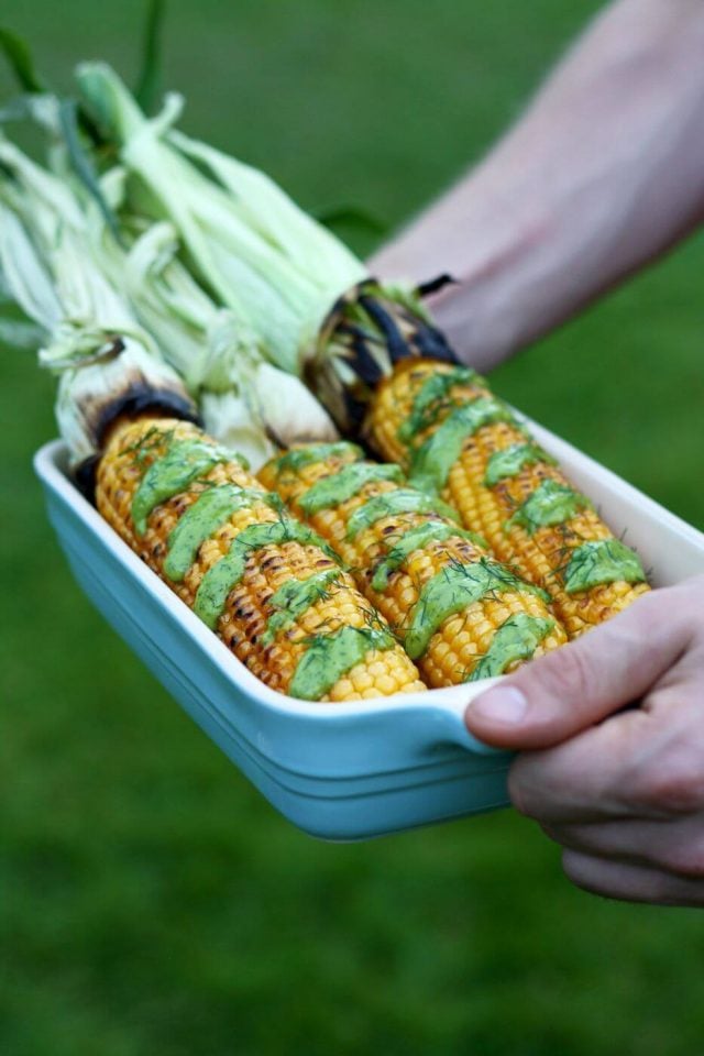 Grilled corn on the cob in a blue dish. 