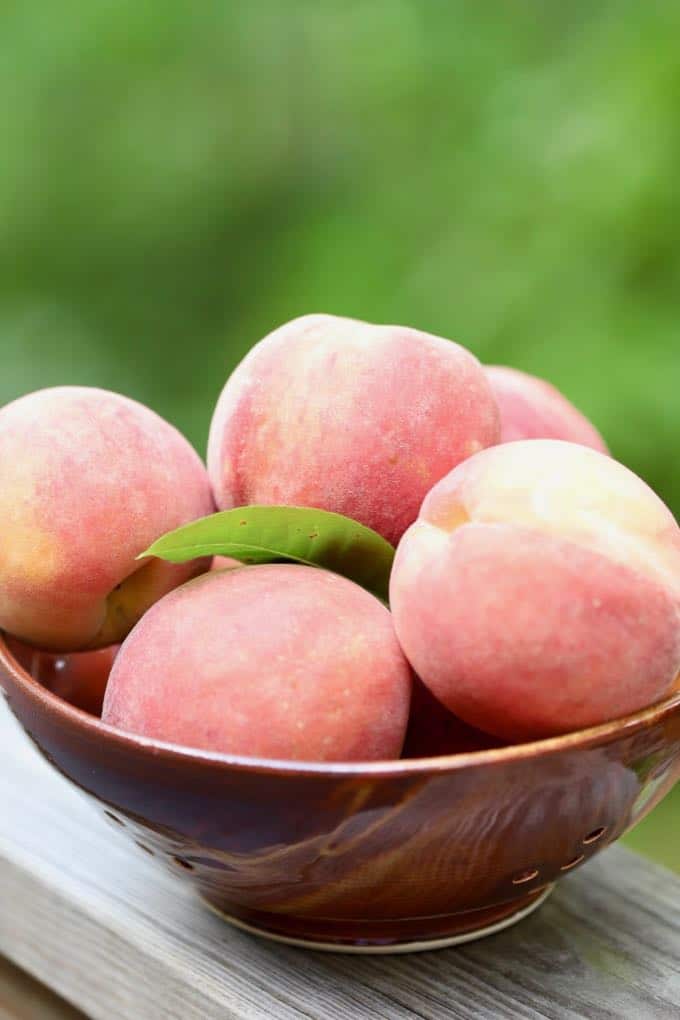 A bowl of fresh peaches. 