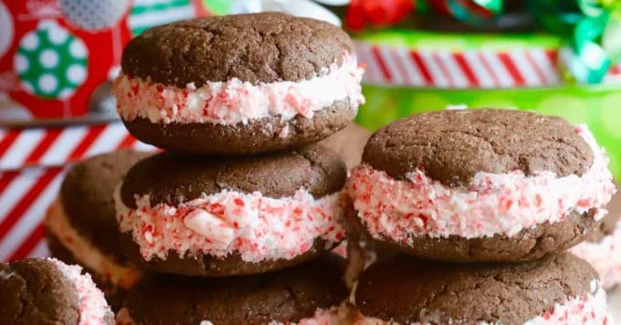 Easy Chocolate Peppermint Whoopie Pies | gritsandpinecones.com