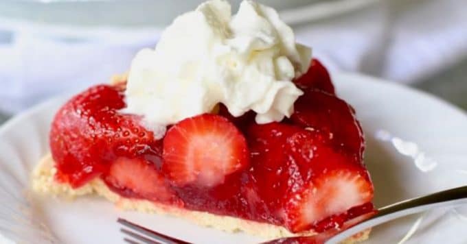 Old Fashioned Strawberry Pie with Jello | gritsandpinecones.com