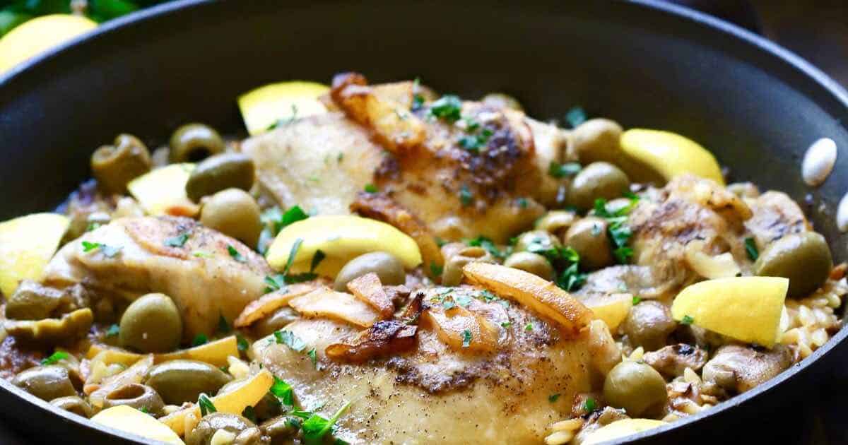 Skillet Mediterranean Chicken Bake | gritsandpinecones.com