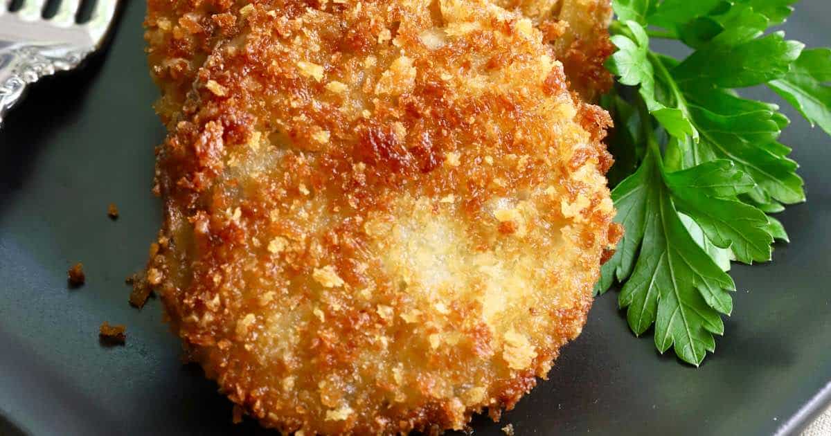 Easy Southern Fried Green Tomatoes Recipe | gritsandpinecones.com