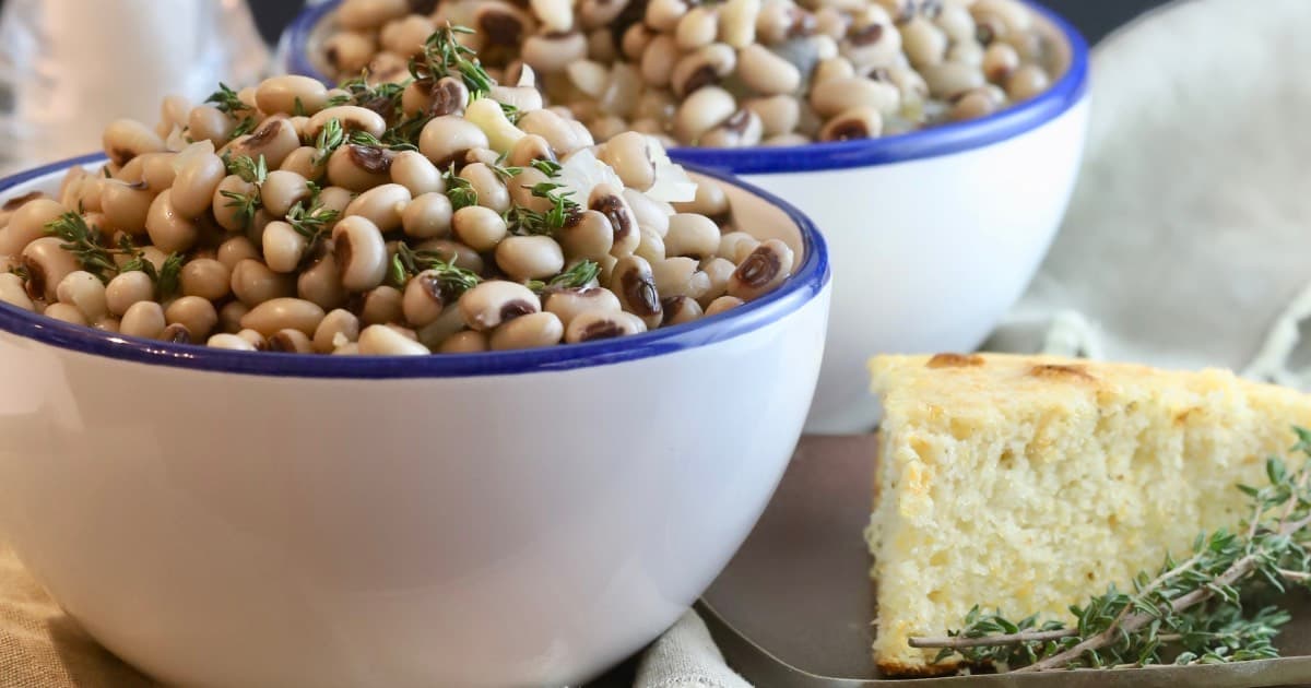 Easy Southern Black-Eyed Peas Recipe (Stovetop)
