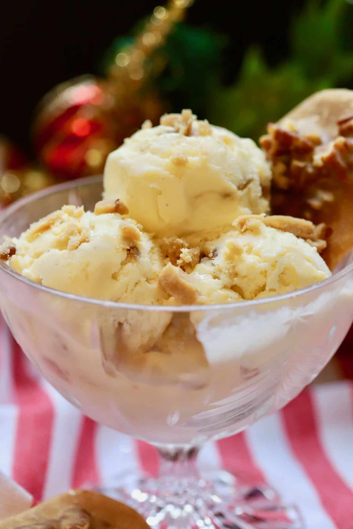 Praline ice cream in a clear glass bowl. 