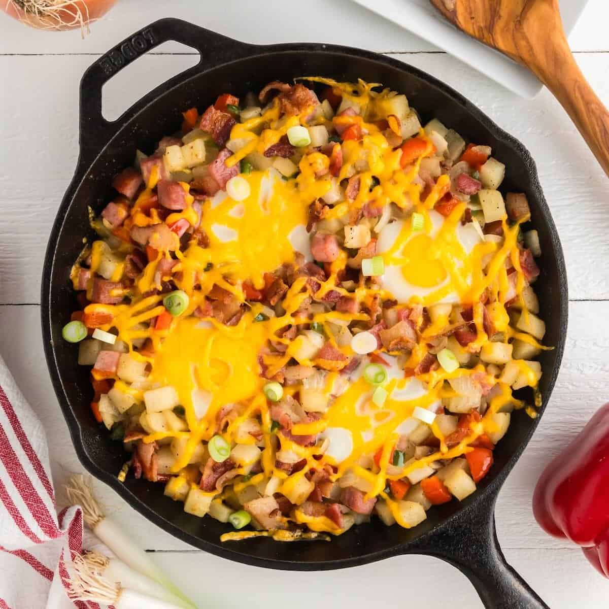 Breakfast Skillet: 6 Ingredients, 2 Ways {VIDEO} - The Recipe Rebel