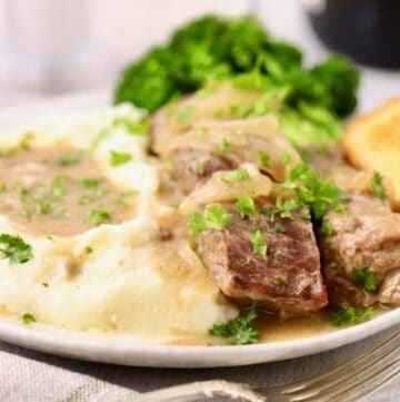 Slow cooker country style ribs with Vidalia onion gravy served over creamy mashed potatoes.